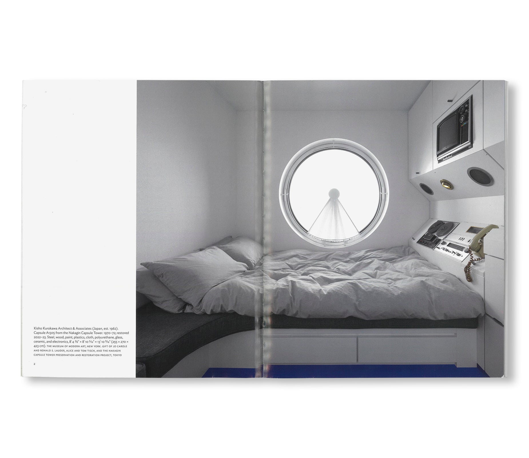 NAKAGIN CAPSULE TOWER by Kisho Kurokawa