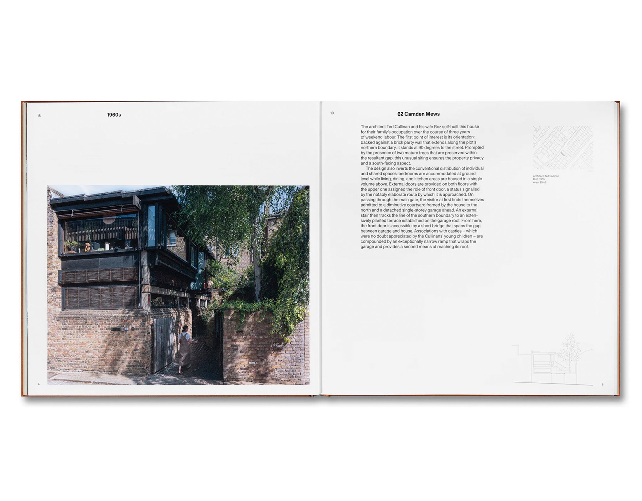 AT HOME IN LONDON: THE MEWS HOUSE by Ellis Woodman