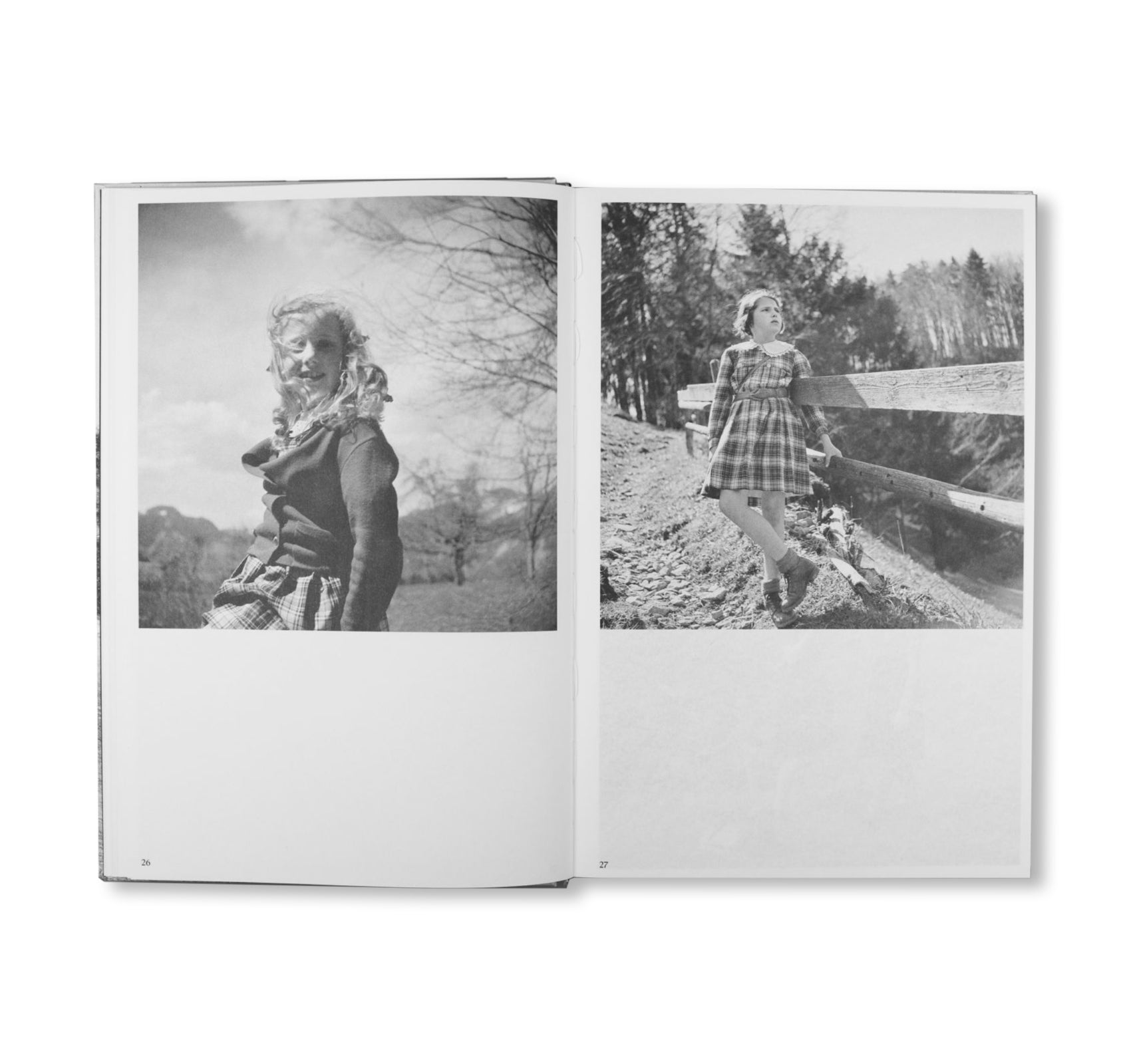 DIE VERWANDTE. AUS DEM FOTOGRAFISCHEN NACHLASS DER ANNE-MARIE VON WOLFF by Mimi von Moos