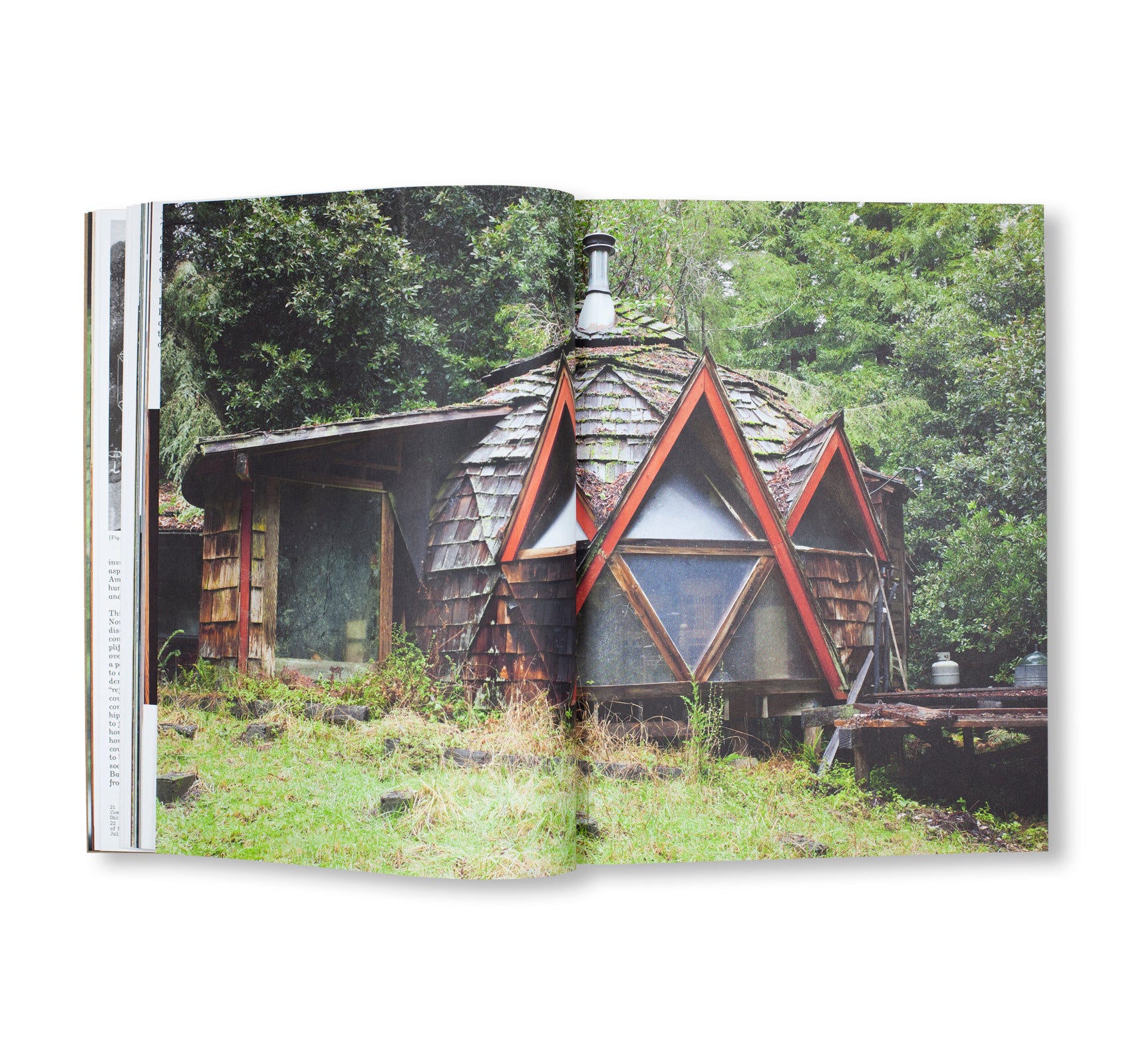 HANDMADE UTOPIA: BACK-TO-THE-LAND ARCHITECTURE IN NORTHERN CALIFORNIA by David Jacob Kramer, Michael Schmelling