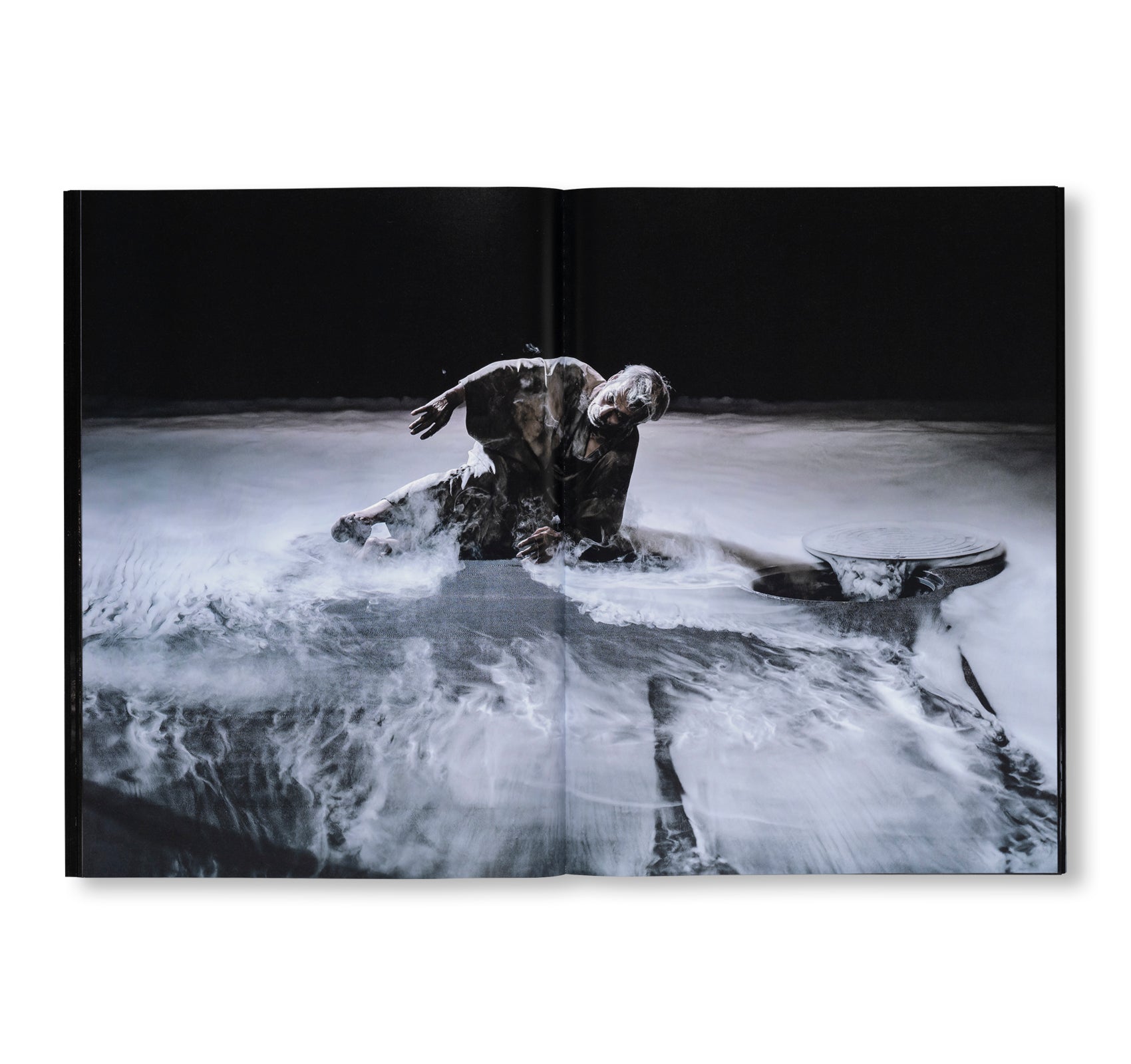 FROM THE EDGE 彼岸より by Min Tanaka, Kohei Nawa