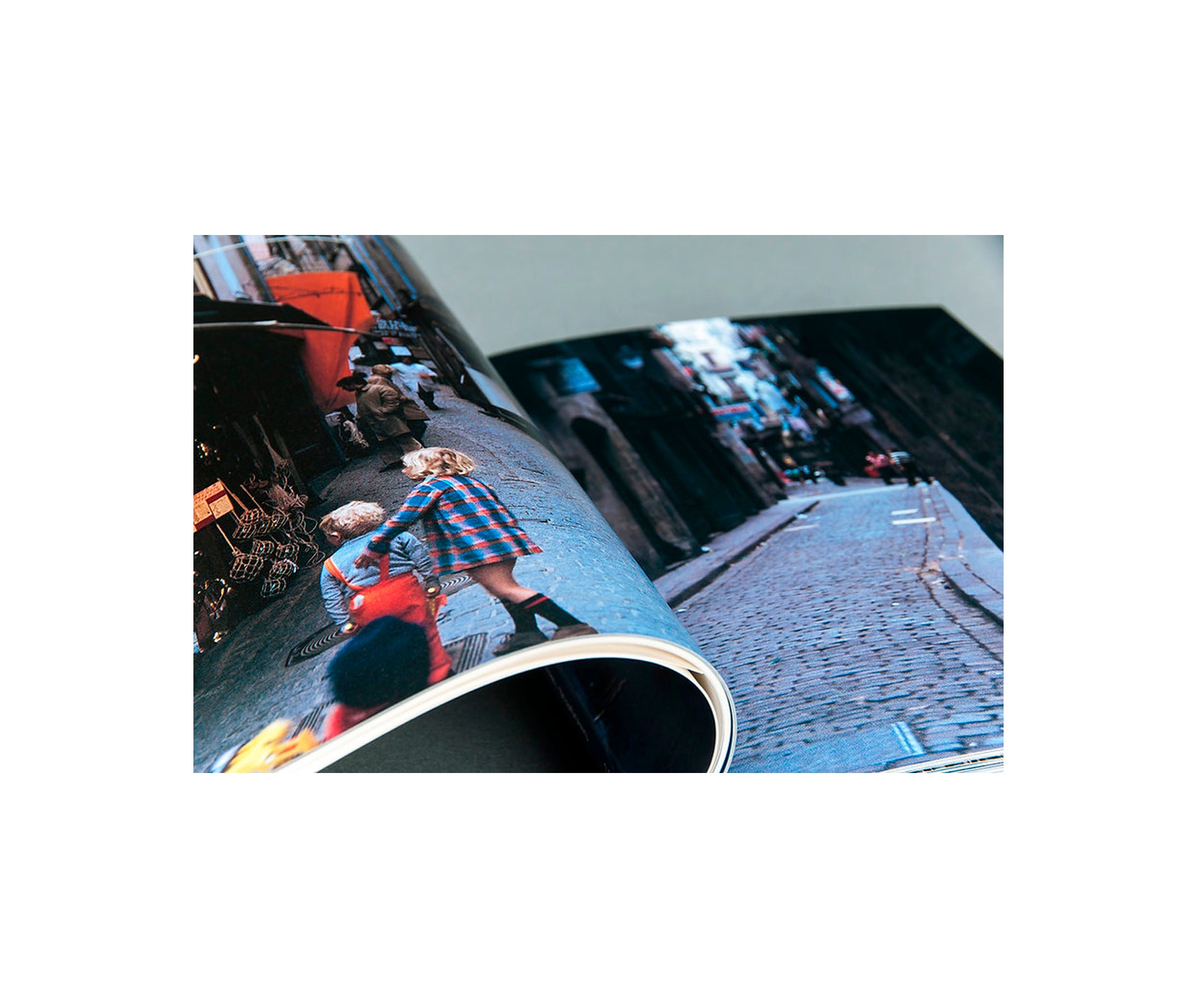 STREET WITH HUMAN SHADOW - SELECTED WORKS / 通りと人影 - 作品選 by Kazuo Shinohara