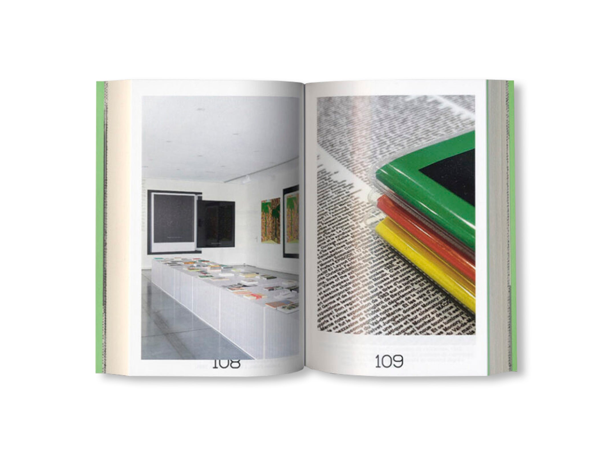 16 MILLIONS DE SIGNES – FROM AND ABOUT BOOKS by Alexandra Midal, Thierry Chancogne