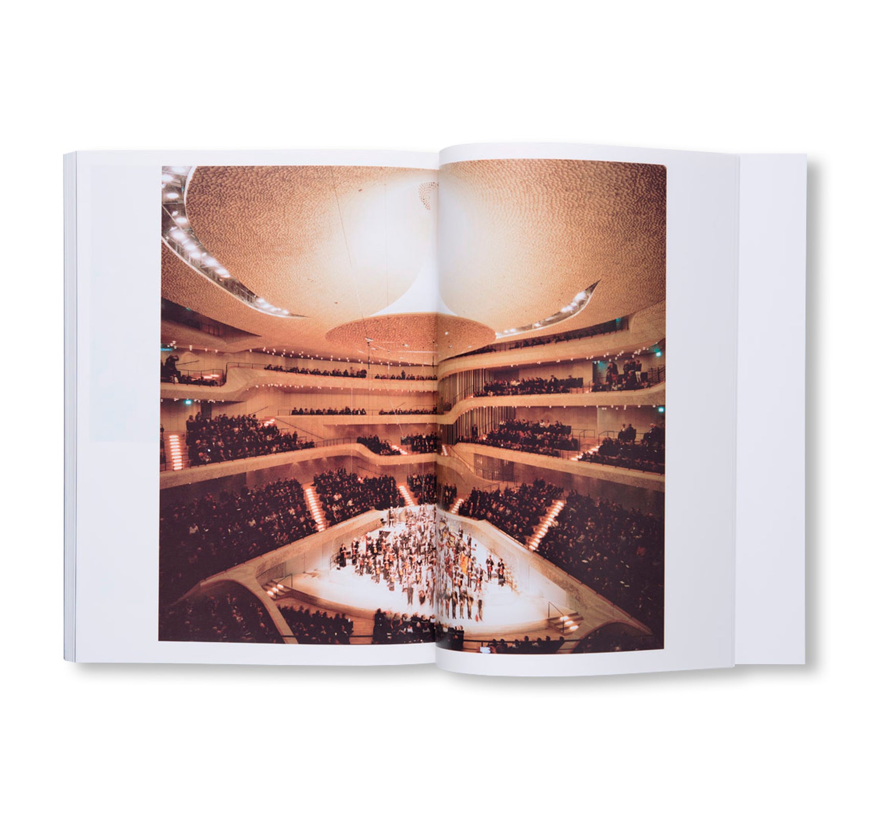 A+U 558 - ARCHITECTURE AND URBANISM. HERZOG & DE MEURON. ELBPHILHARMONIE by Herzog & de Meuron