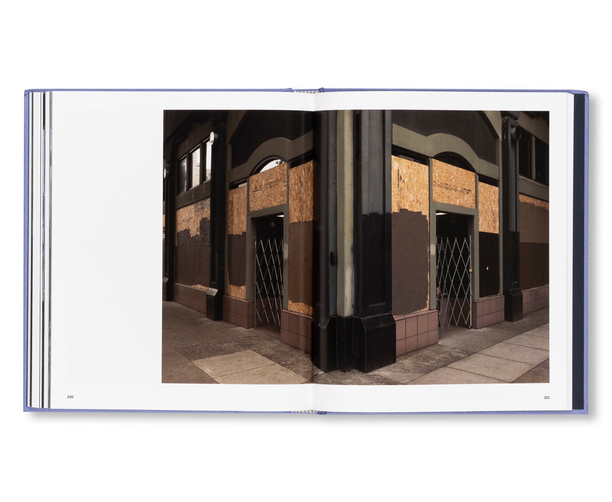 THE HEART OF THE MATTER by Carrie Mae Weems [ENGLISH EDITION]