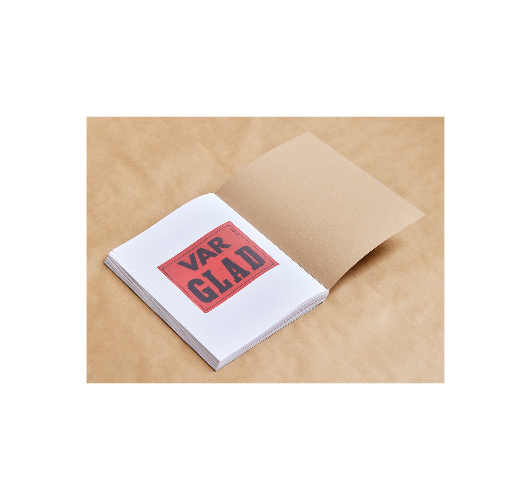 KEEP SMILING! – THE PRINTED UNIVERSE OF PONTUS HULTEN by Pontus Hultén, Stina Gromark [ENGLISH EDITION]