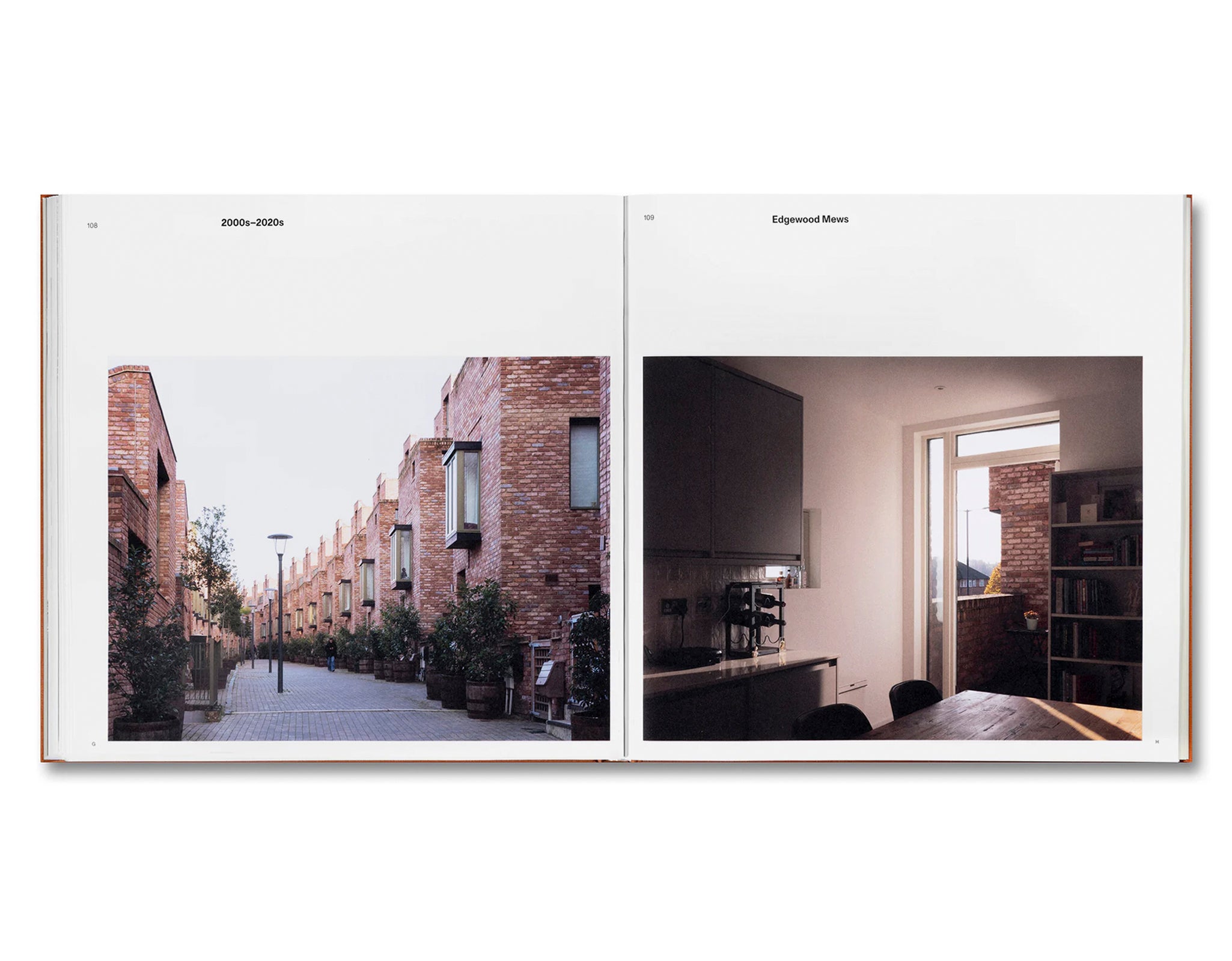 AT HOME IN LONDON: THE MEWS HOUSE by Ellis Woodman