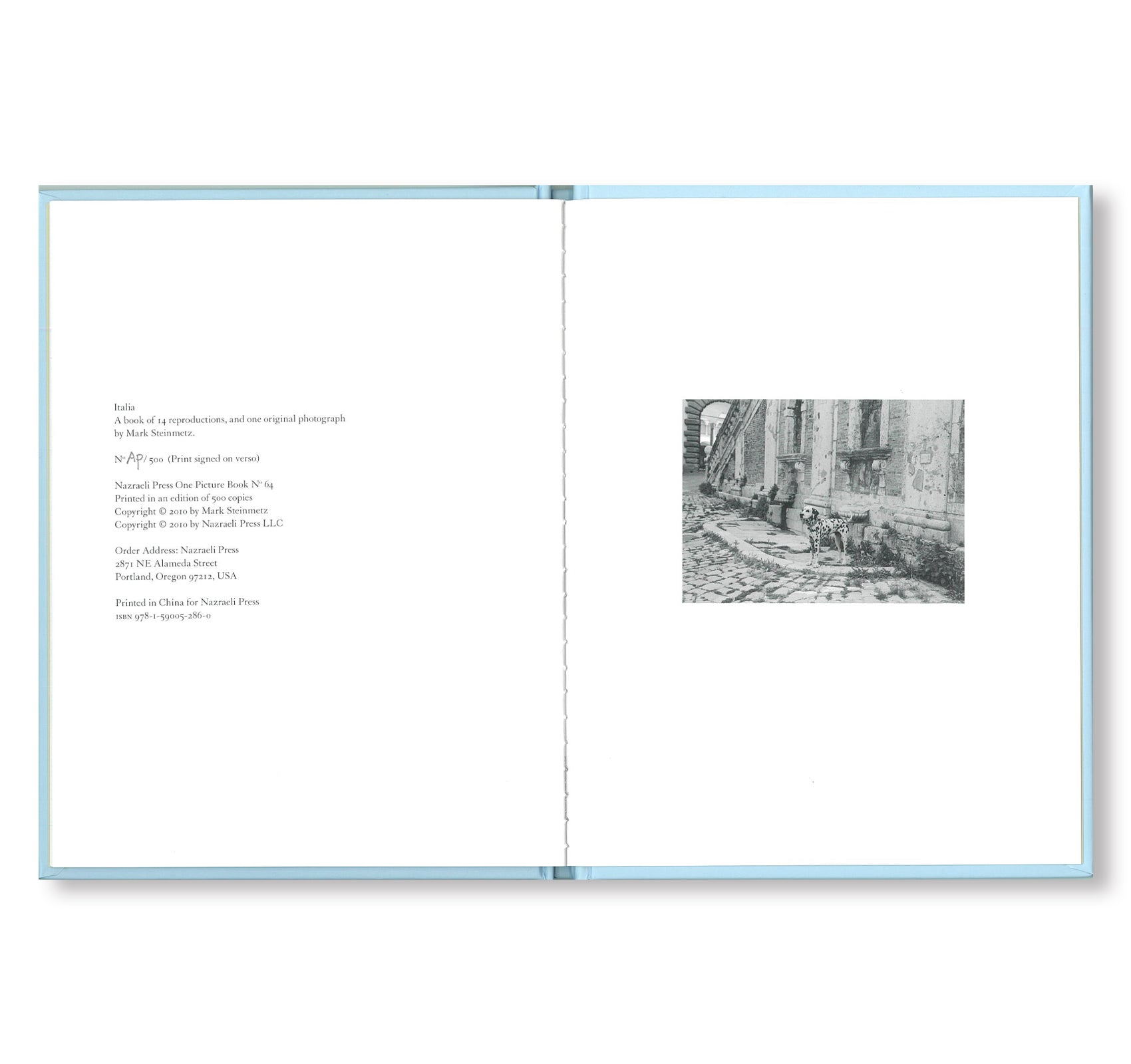 ONE PICTURE BOOK #64: ITALIA: CRONACA DI UN AMORE by Mark Steinmetz